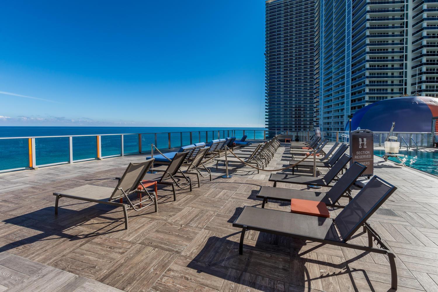 Wake Up To The Sound Of Waves In A Stylish Condo In A Luxury Resort Hollywood Ngoại thất bức ảnh