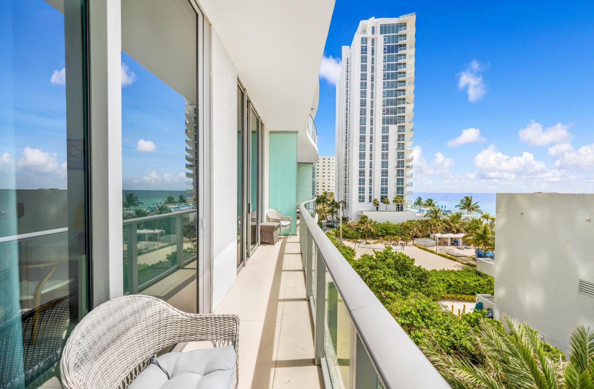Wake Up To The Sound Of Waves In A Stylish Condo In A Luxury Resort Hollywood Ngoại thất bức ảnh